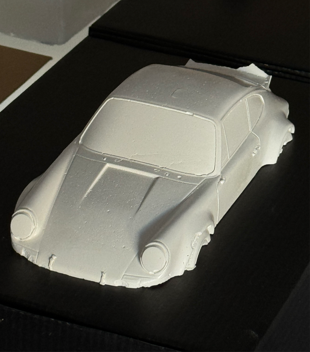 Escultura coche deportivo
