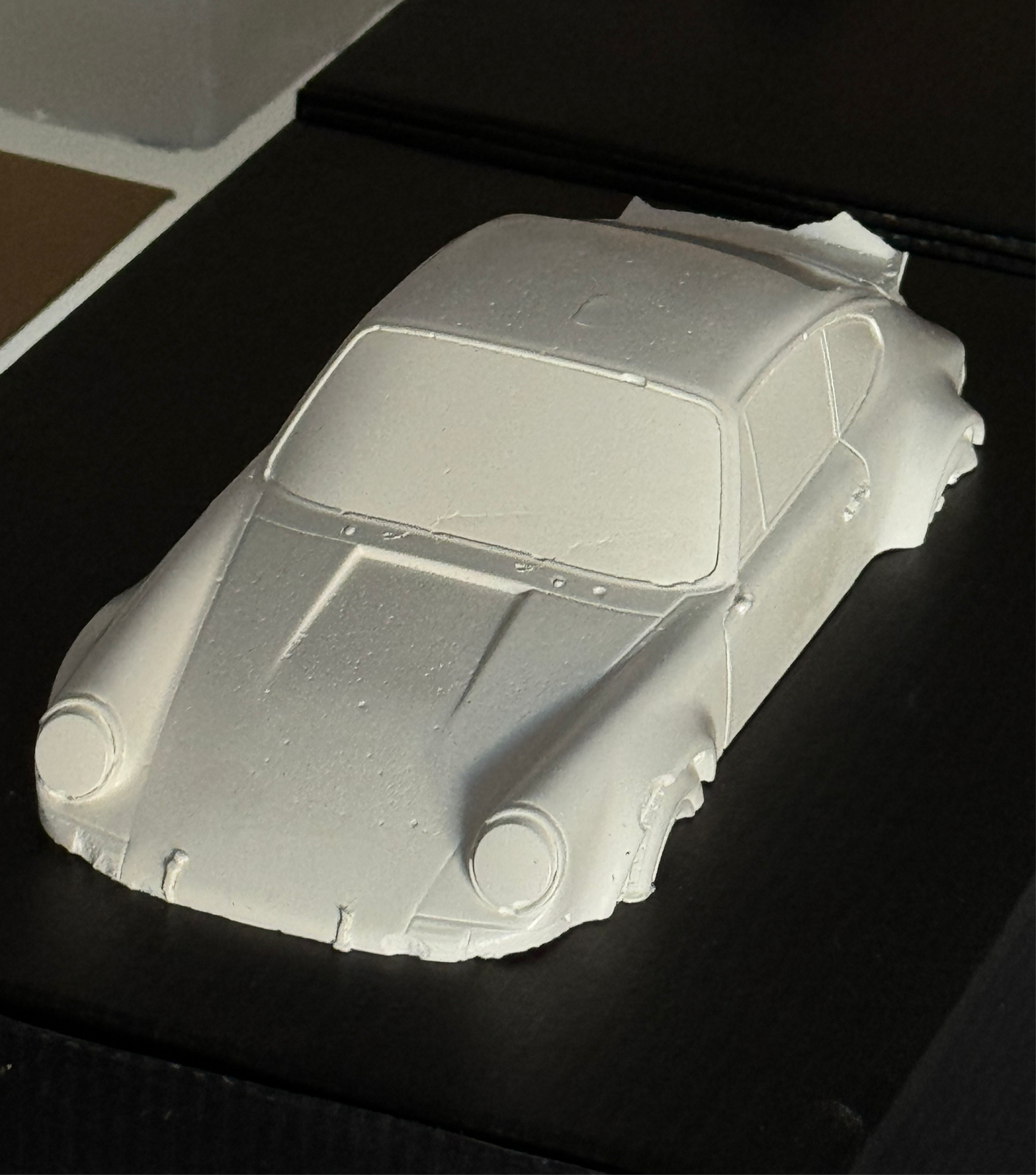 Escultura coche deportivo